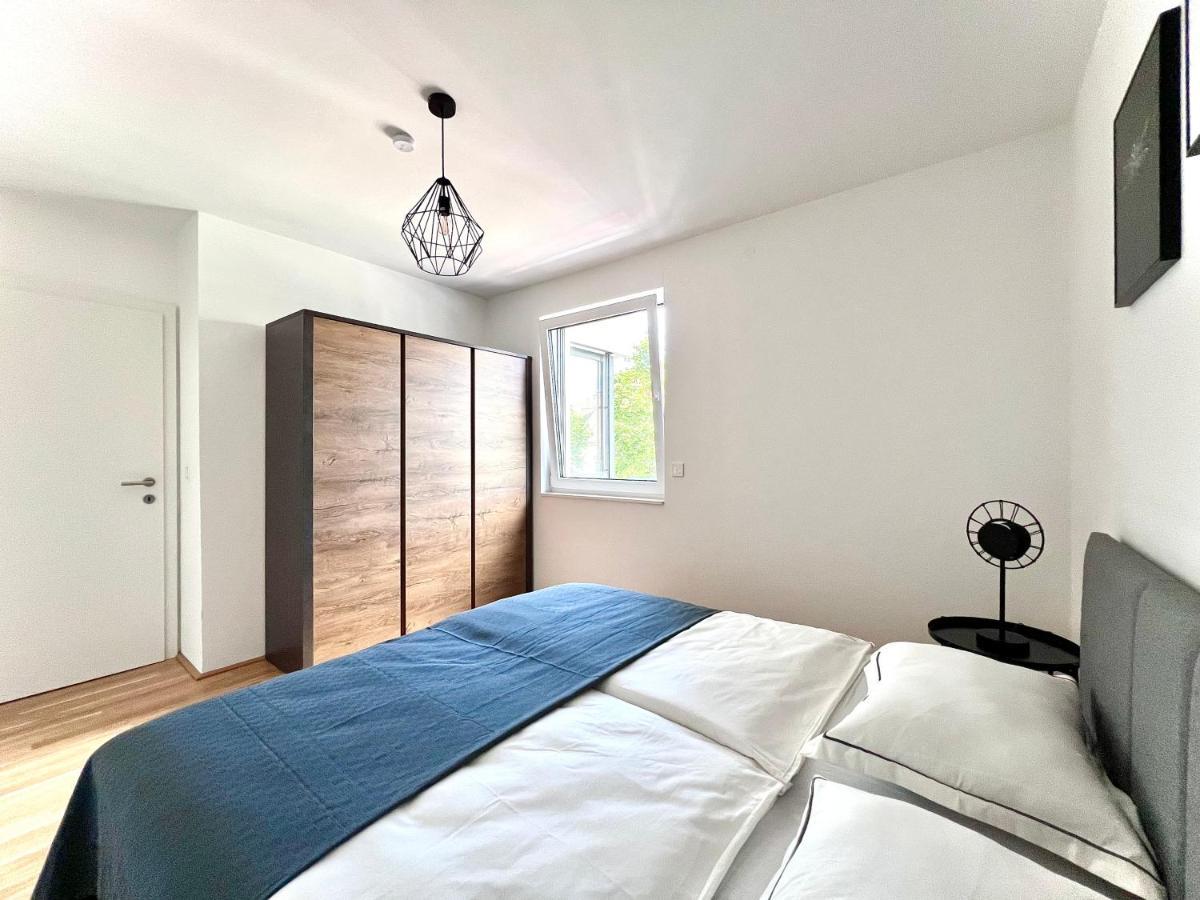 Schonbrunn Apartment Vienna